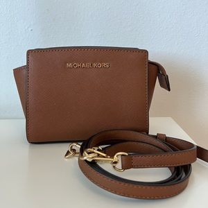 MICHAEL KORS
Saffiano Leather Mini Crossbody Bag